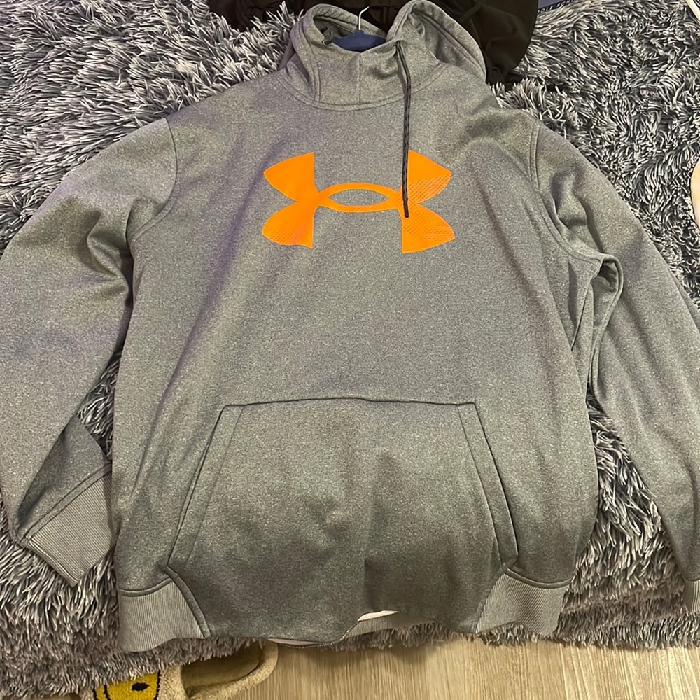 Under armor sweatshirt